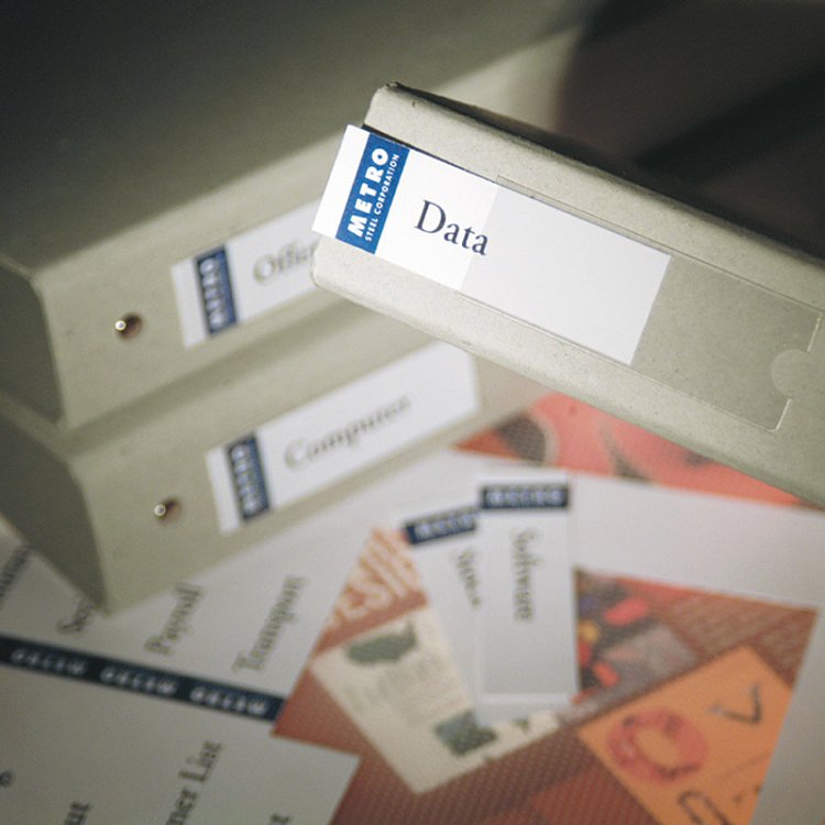 Αυτόκόλλητες θήκες με έτοιμες ετικέτες.