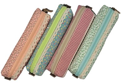 Κασετίνα  υφασμάτινη με δαντέλα .